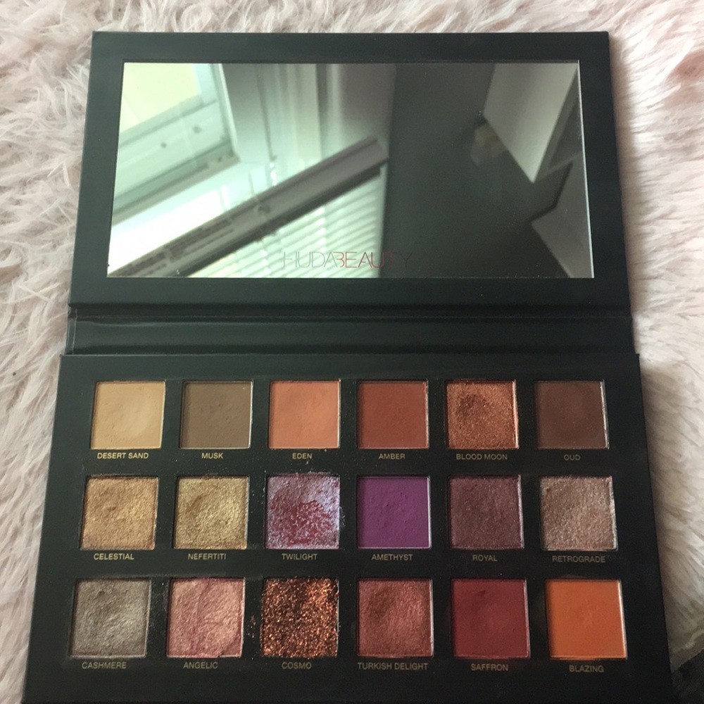 Huda Beauty Desert Dusk palette